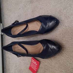 BOGO FREE NWT navy blue DexFlex comfort high heels